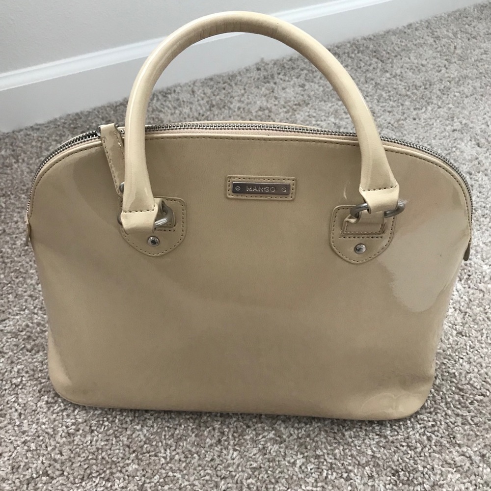 Mango dome handbag in patent cream